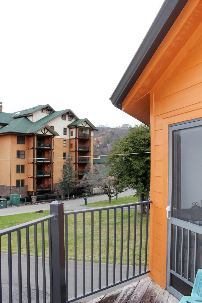 Spacious Downtown Condo Walking Distance To Downtown Gatlinburg Sleeps 6 Guests Exterior foto