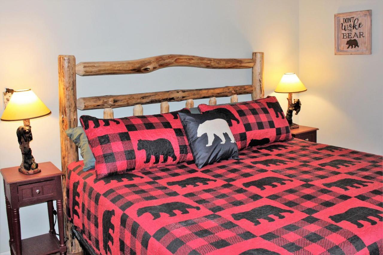 Spacious Downtown Condo Walking Distance To Downtown Gatlinburg Sleeps 6 Guests Exterior foto