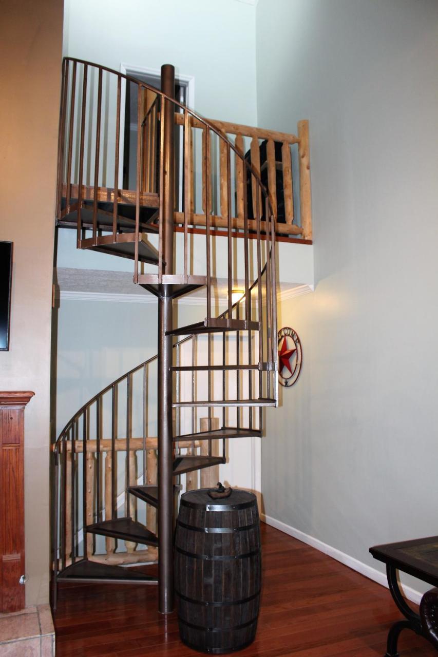 Spacious Downtown Condo Walking Distance To Downtown Gatlinburg Sleeps 6 Guests Exterior foto