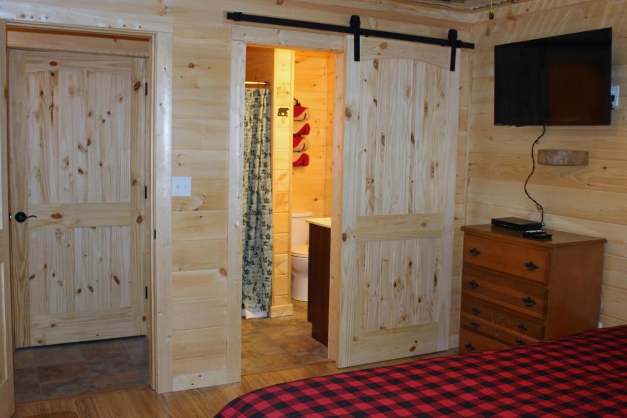 Spacious Downtown Condo Walking Distance To Downtown Gatlinburg Sleeps 6 Guests Exterior foto