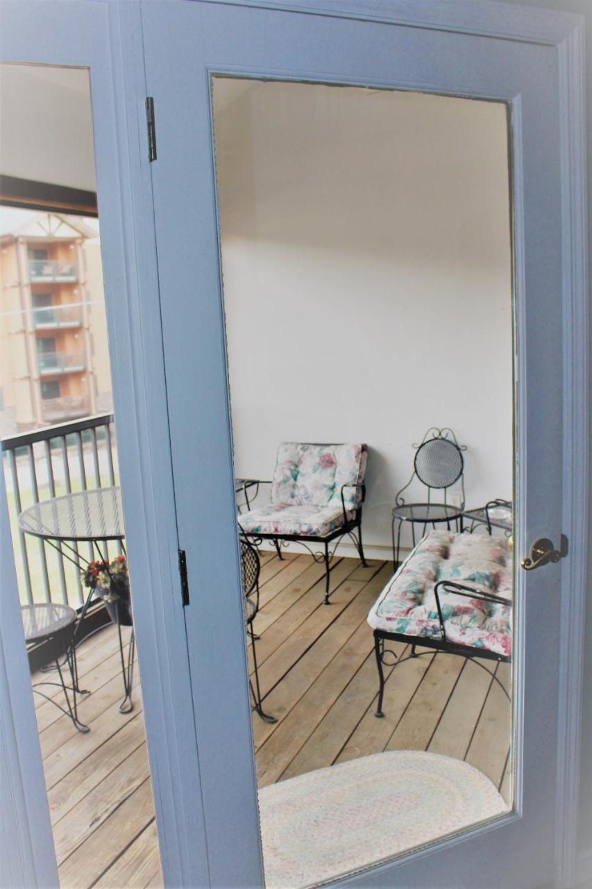 Spacious Downtown Condo Walking Distance To Downtown Gatlinburg Sleeps 6 Guests Exterior foto