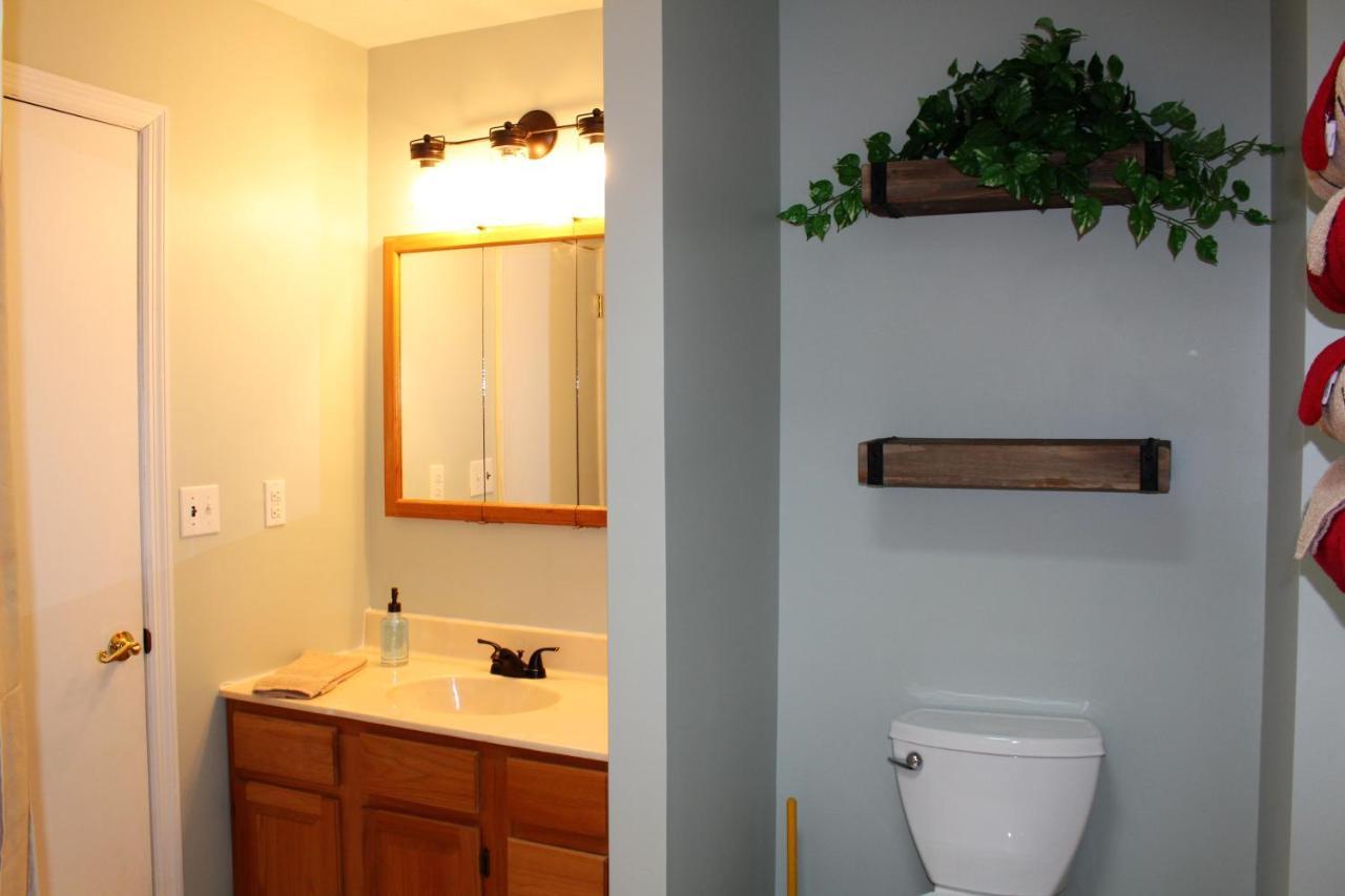 Spacious Downtown Condo Walking Distance To Downtown Gatlinburg Sleeps 6 Guests Exterior foto