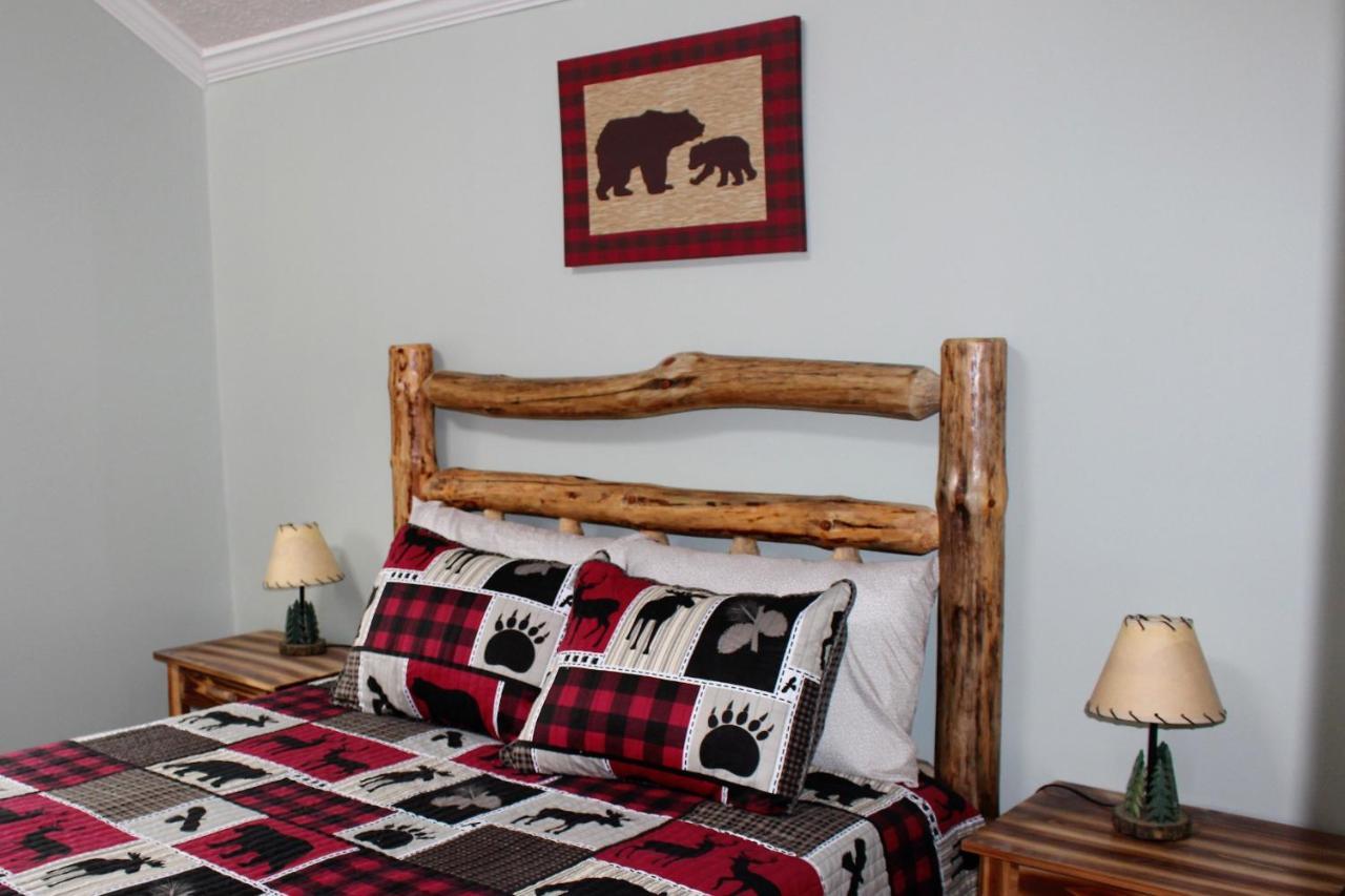 Spacious Downtown Condo Walking Distance To Downtown Gatlinburg Sleeps 6 Guests Exterior foto