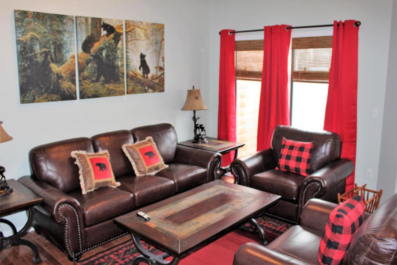 Spacious Downtown Condo Walking Distance To Downtown Gatlinburg Sleeps 6 Guests Exterior foto