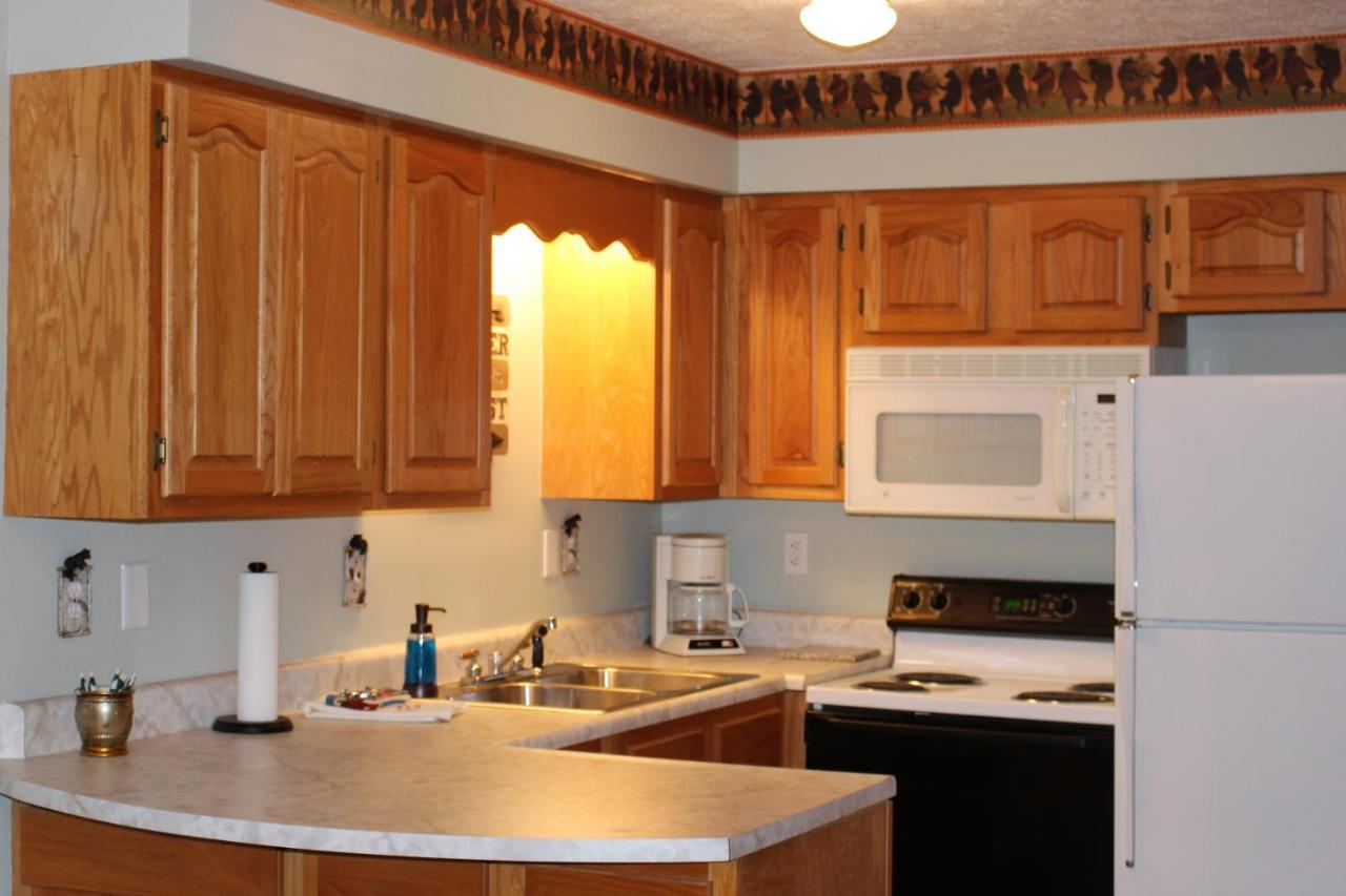 Spacious Downtown Condo Walking Distance To Downtown Gatlinburg Sleeps 6 Guests Exterior foto
