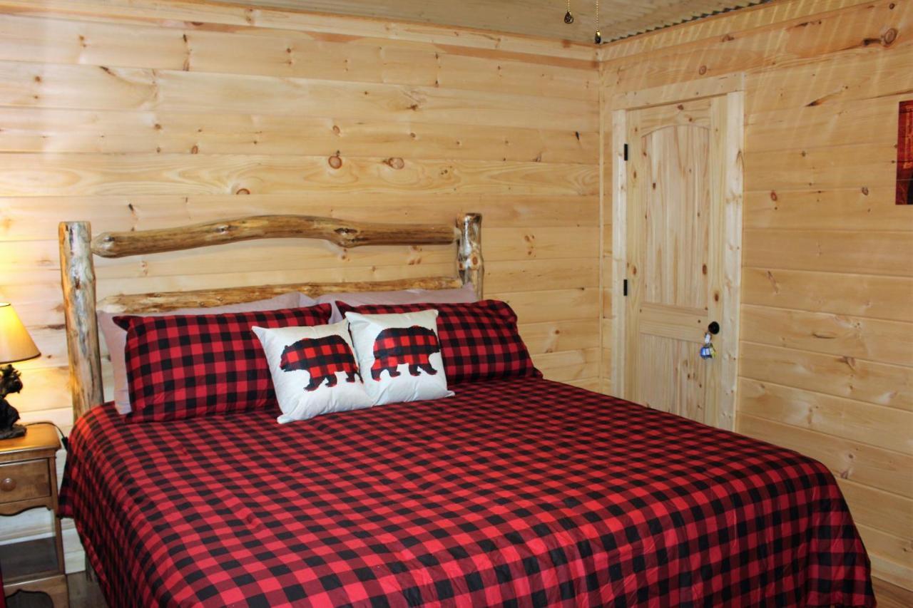 Spacious Downtown Condo Walking Distance To Downtown Gatlinburg Sleeps 6 Guests Exterior foto