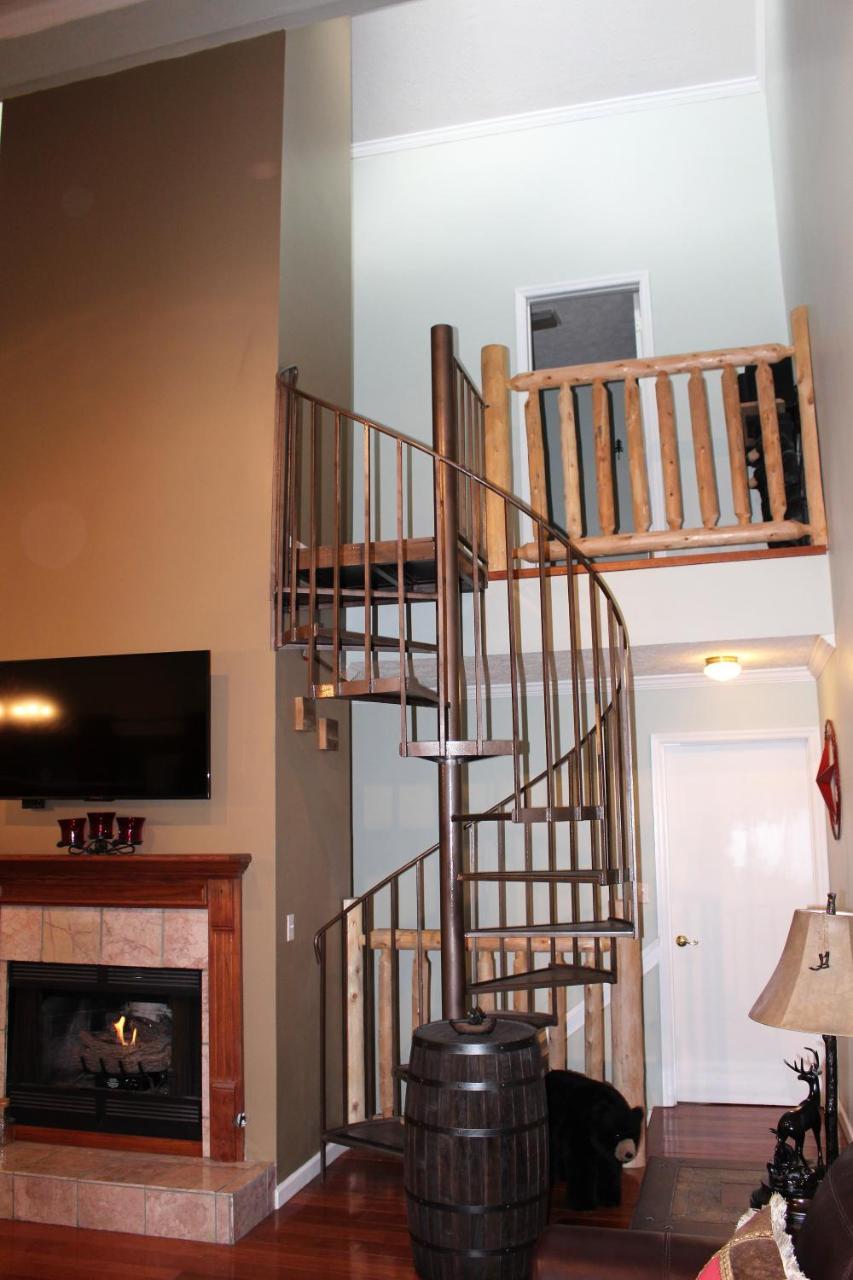 Spacious Downtown Condo Walking Distance To Downtown Gatlinburg Sleeps 6 Guests Exterior foto