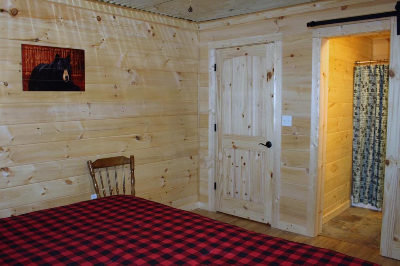 Spacious Downtown Condo Walking Distance To Downtown Gatlinburg Sleeps 6 Guests Exterior foto