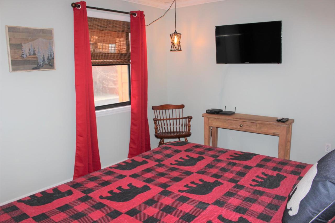 Spacious Downtown Condo Walking Distance To Downtown Gatlinburg Sleeps 6 Guests Exterior foto