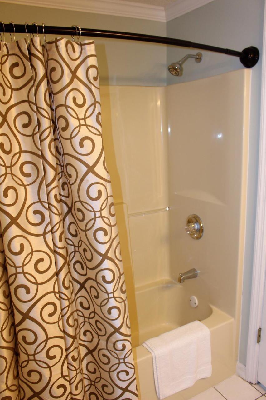 Spacious Downtown Condo Walking Distance To Downtown Gatlinburg Sleeps 6 Guests Exterior foto