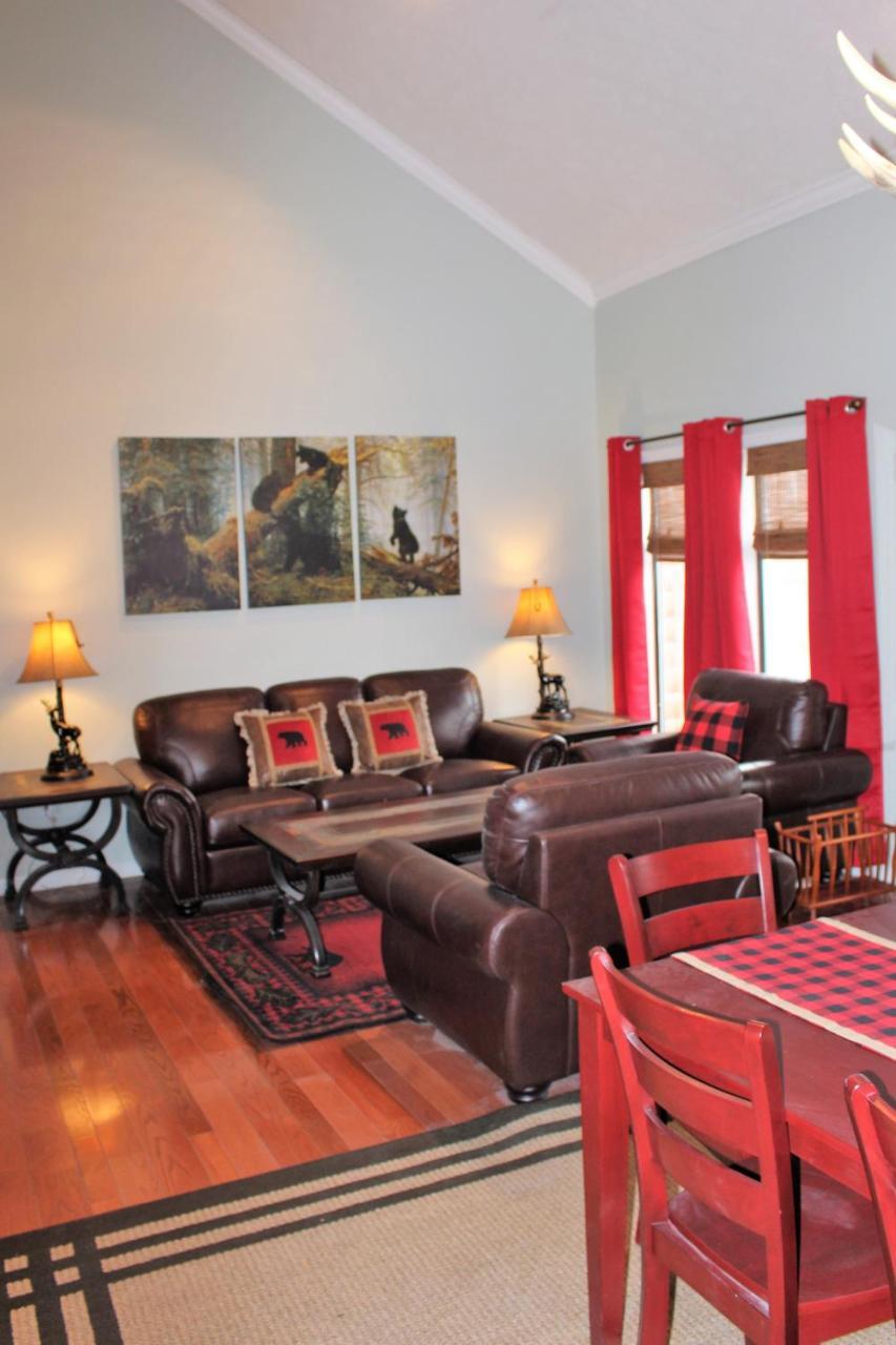 Spacious Downtown Condo Walking Distance To Downtown Gatlinburg Sleeps 6 Guests Exterior foto