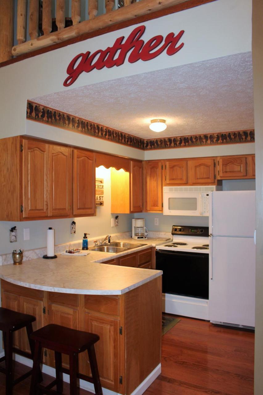 Spacious Downtown Condo Walking Distance To Downtown Gatlinburg Sleeps 6 Guests Exterior foto