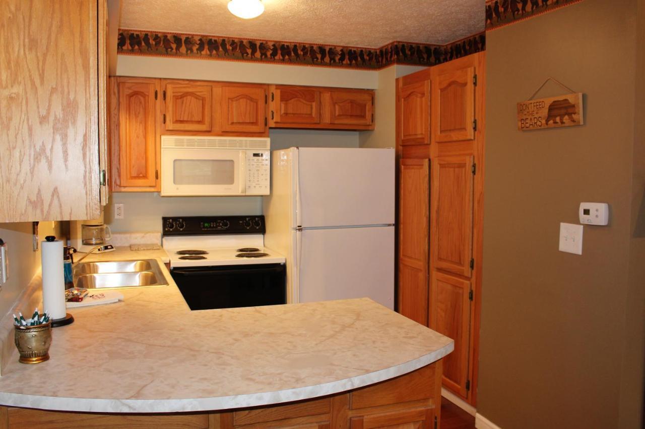 Spacious Downtown Condo Walking Distance To Downtown Gatlinburg Sleeps 6 Guests Exterior foto