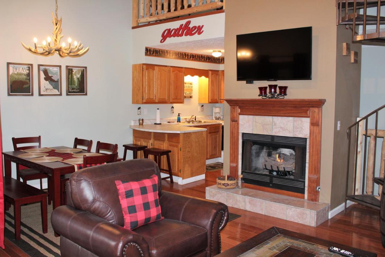 Spacious Downtown Condo Walking Distance To Downtown Gatlinburg Sleeps 6 Guests Exterior foto