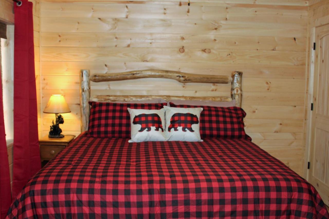 Spacious Downtown Condo Walking Distance To Downtown Gatlinburg Sleeps 6 Guests Exterior foto